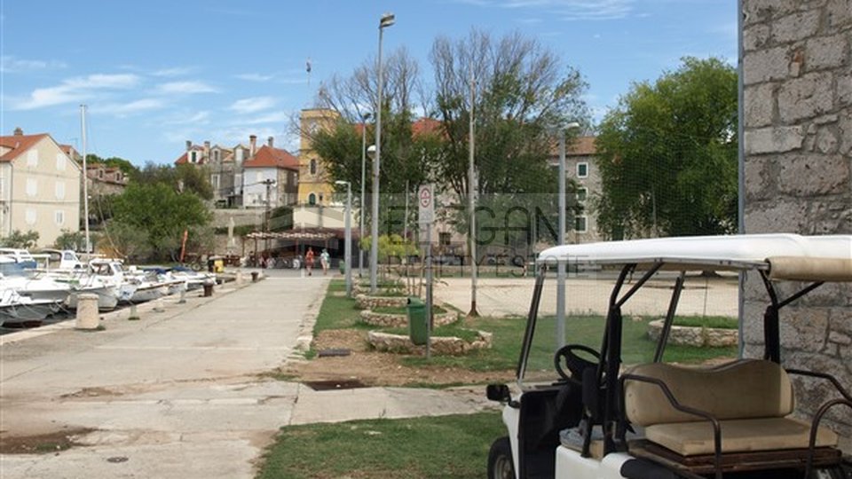 Kamena kuća pored mora prodaja