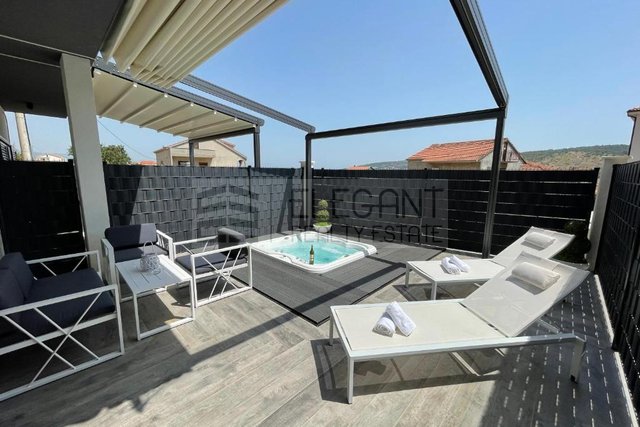 Apartment, 59 m2, For Rent, Trogir