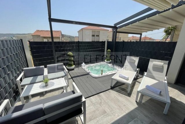 Apartment, 56 m2, For Rent, Trogir